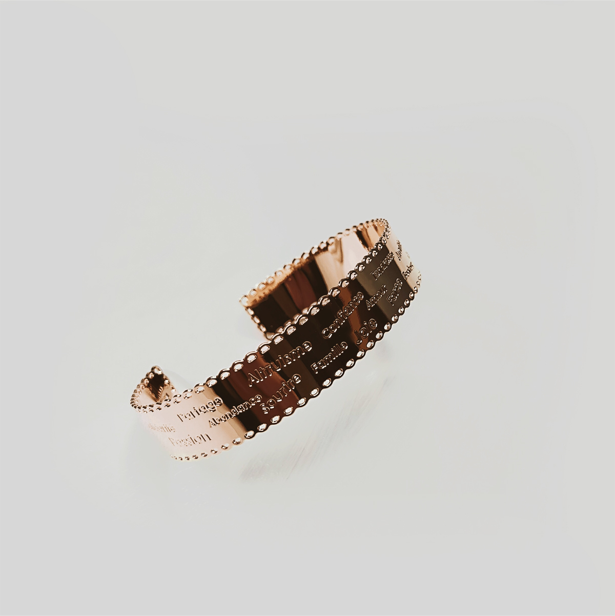 Bracelet jonc « Dentelle de l’amour » plaqué or rose